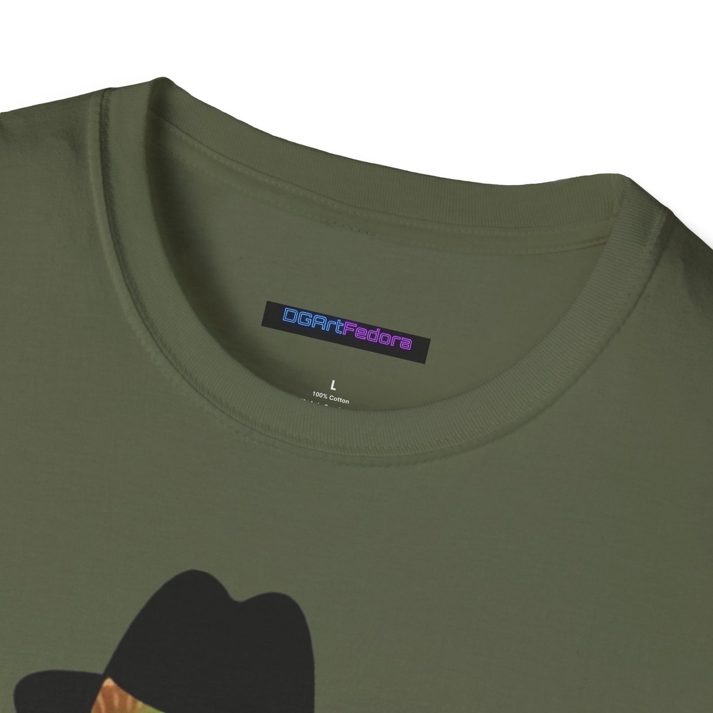 Unisex T-shirt Ciguita the Palmchat with Hat & Chain