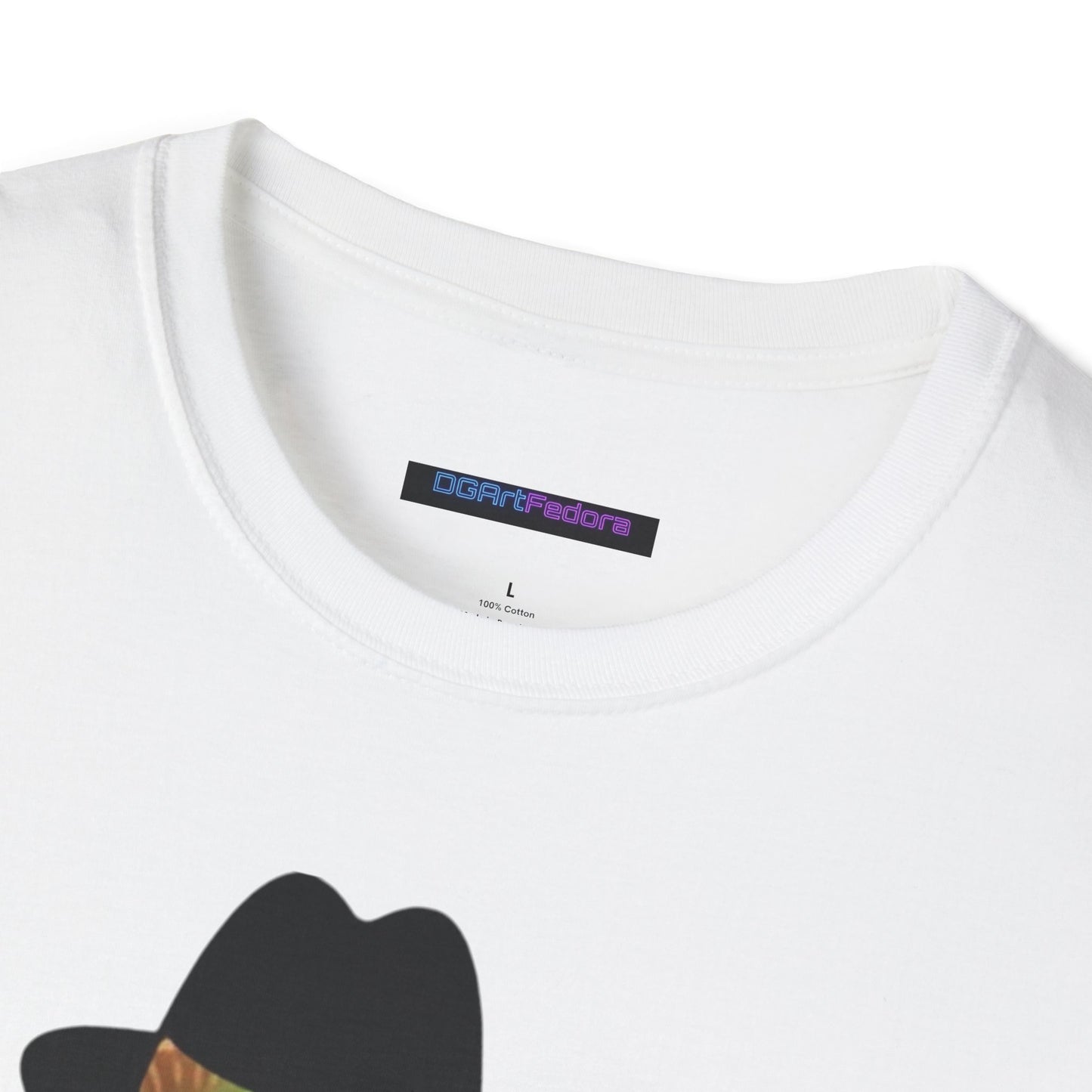 Unisex T-shirt Ciguita the Palmchat with Hat & Chain