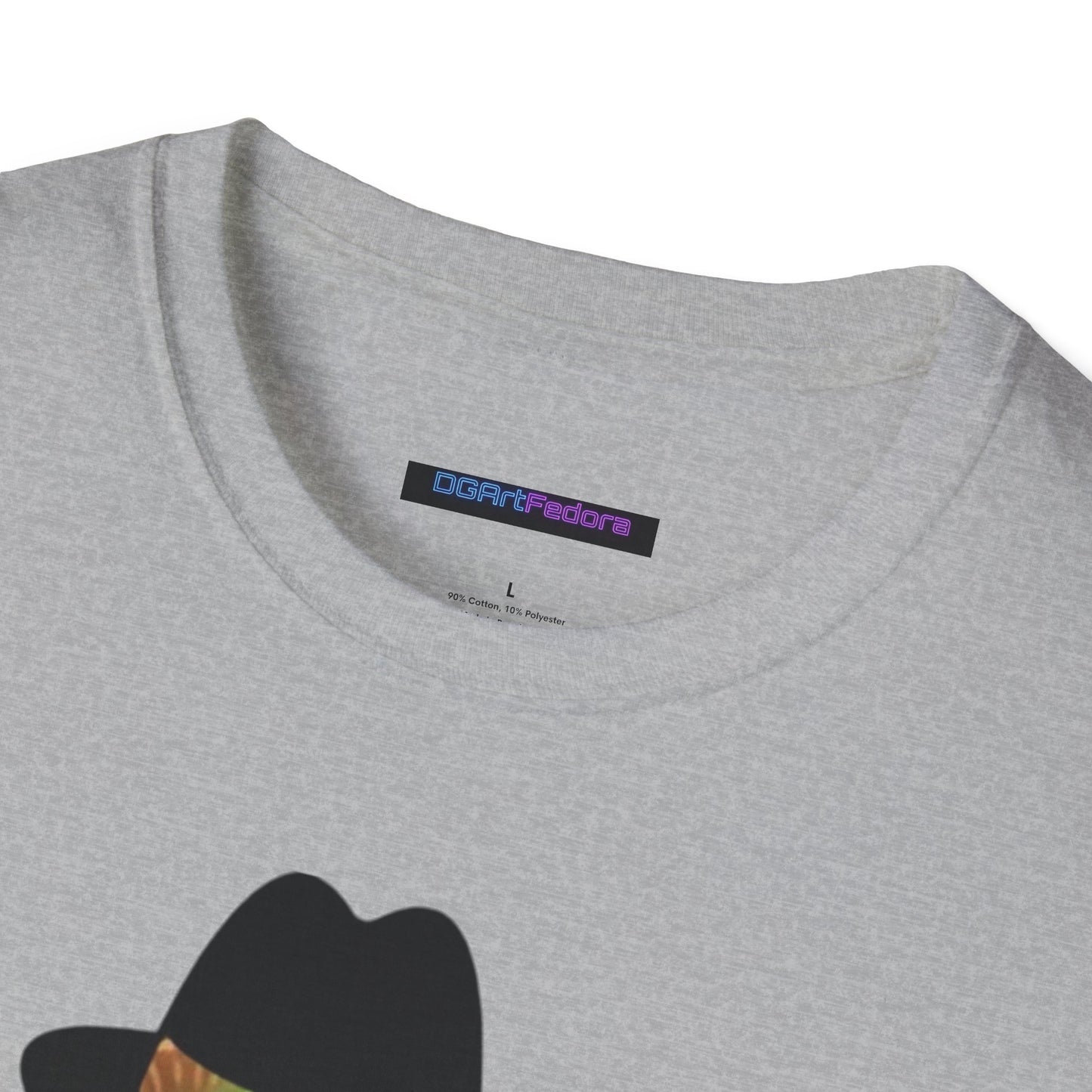 Unisex T-shirt Ciguita the Palmchat with Hat & Chain